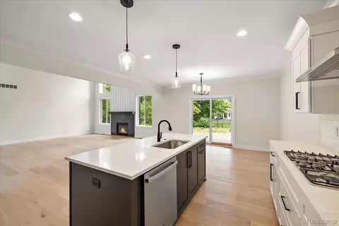 Kitchen - 50724 Timberstone Dr, Macomb, MI 48042 photo 6 of 9