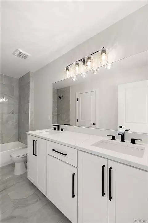 Bath - 50724 Timberstone Dr, Macomb, MI 48042 photo 9 of 18