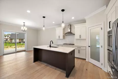 Kitchen - 50724 Timberstone Dr, Macomb, MI 48042 photo 5 of 9
