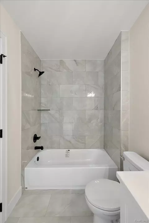 Bath - 50724 Timberstone Dr, Macomb, MI 48042 photo 10 of 18
