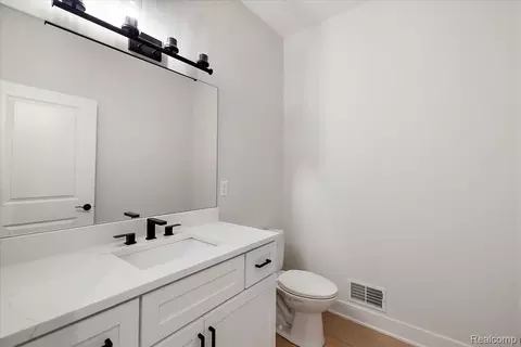 Bath - 50724 Timberstone Dr, Macomb, MI 48042 photo 1 of 18