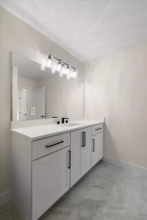 Bath - 50724 Timberstone Dr, Macomb, MI 48042 photo 12 of 18