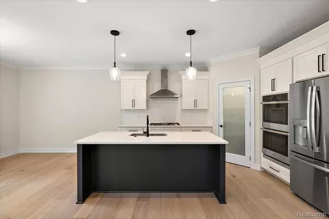 Kitchen - 50724 Timberstone Dr, Macomb, MI 48042 photo 4 of 9