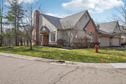7366 Crackling Creek Cir #1, West Bloomfield, MI 48322