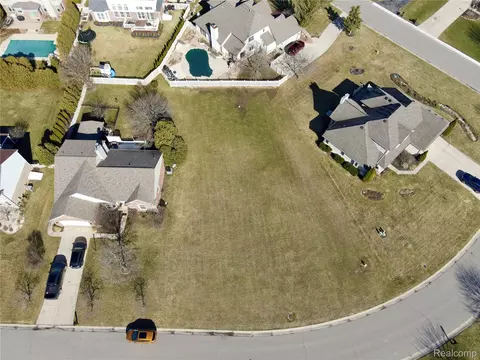 827 Carrington Blvd, Monroe, MI 48161