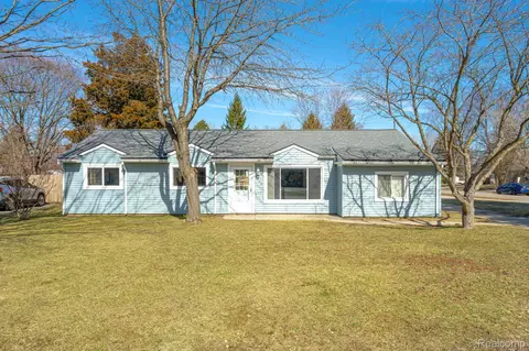 6460 Hermana Rd, West Bloomfield, MI 48324