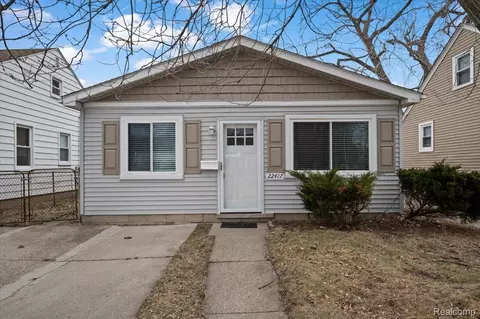 22417 Maxine St, Saint Clair Shores, MI 48080