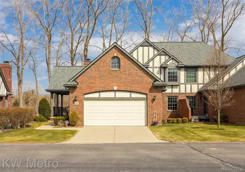 111 Burniah Ln #15, Orion, MI 48362