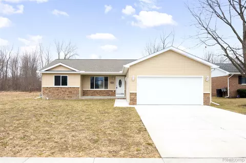 332 Gladys St, Marine City, MI 48039