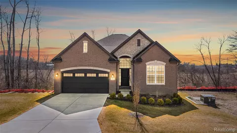 7841 Trailside Ct, West Bloomfield, MI 48323