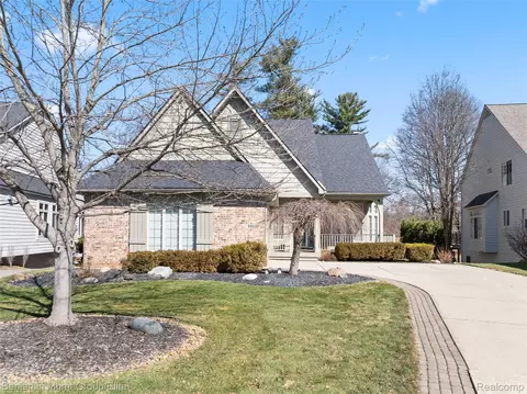 5380 Versailles Ave, Genoa, MI 48116
