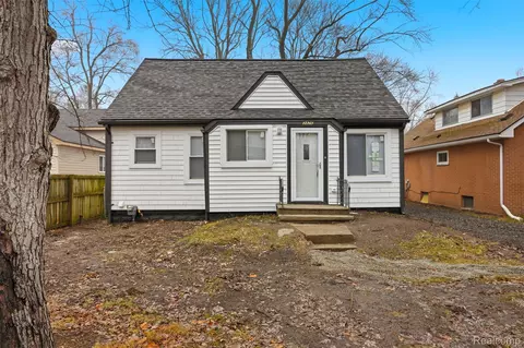 3426 Signet Dr, Waterford, MI 48329