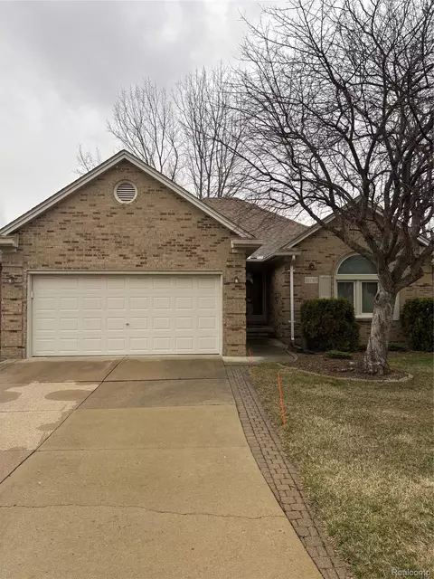 21767 Sunset Dr #25, Macomb, MI 48044