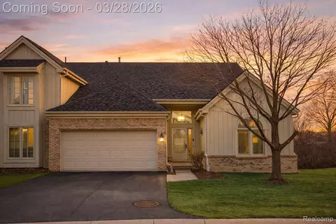 36567 Martel Ct, Farmington, MI 48335