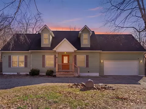 7640 Clintonville Rd, Independence, MI 48348