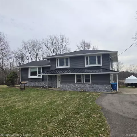 13477 S Horrell Rd, Fenton, MI 48430