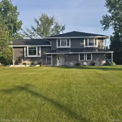 13477 S Horrell Rd, Fenton, MI 48430