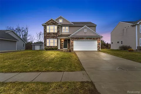 3069 Oxford Ln, Flushing, MI 48433