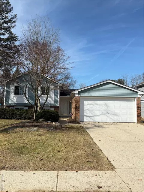 1477 Rue Deauville Blvd, Ypsilanti, MI 48198