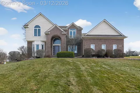 9172 Rotondo Dr, Howell, MI 48855