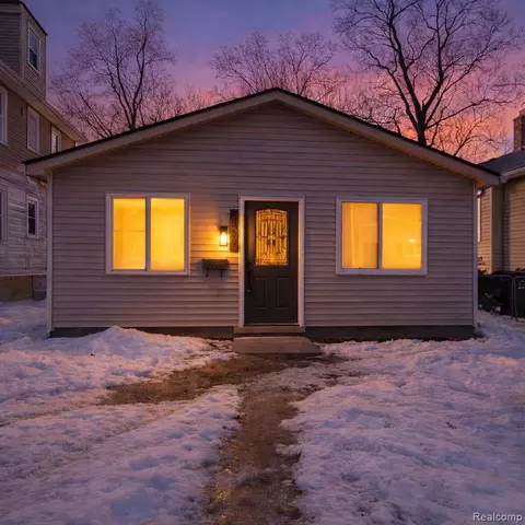 359 Edgewood Pl, Ferndale, MI 48220