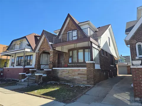 3376 Holbrook St, Hamtramck, MI 48212