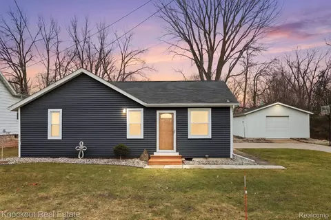 213 E Maple St, Vassar, MI 48768