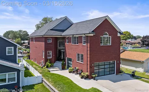 41245 Belvidere St, Harrison, MI 48045