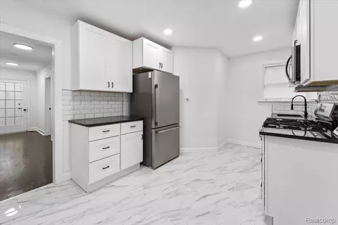 Kitchen - 11943 E Outer Dr, Detroit, MI 48224 photo 1 of 2