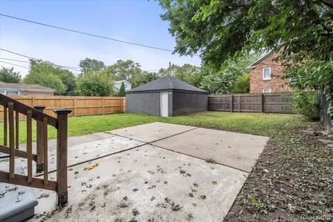 Exterior - 11943 E Outer Dr, Detroit, MI 48224 photo 4 of 5