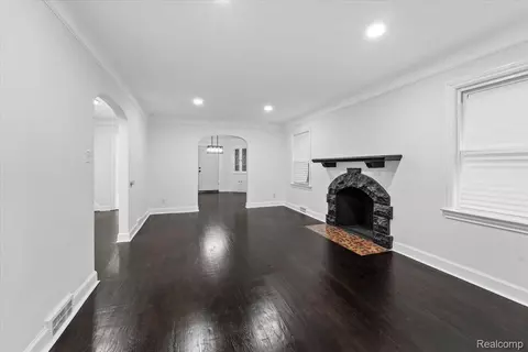 Living - 11943 E Outer Dr, Detroit, MI 48224 photo 3 of 4