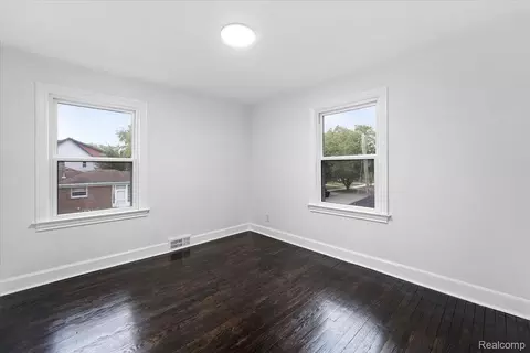 Bedroom - 11943 E Outer Dr, Detroit, MI 48224 photo 5 of 6