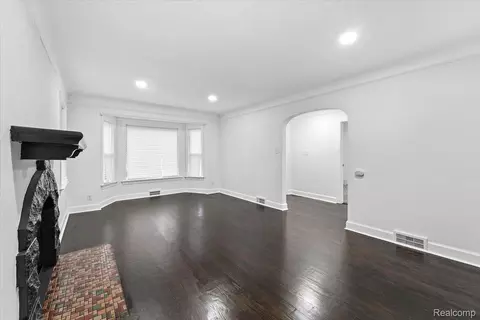 Living - 11943 E Outer Dr, Detroit, MI 48224 photo 2 of 4