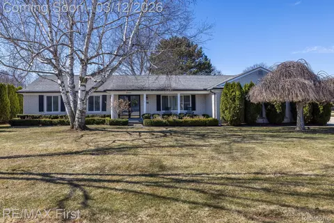 38621 Santa Barbara St, Clinton Township, MI 48036