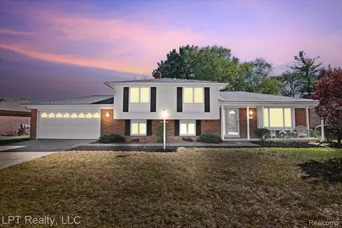 6378 Emerald Lake Dr, Troy, MI 48085