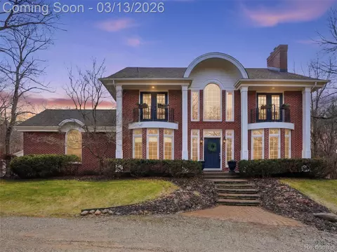 2303 W Predmore Rd, Oakland, MI 48363