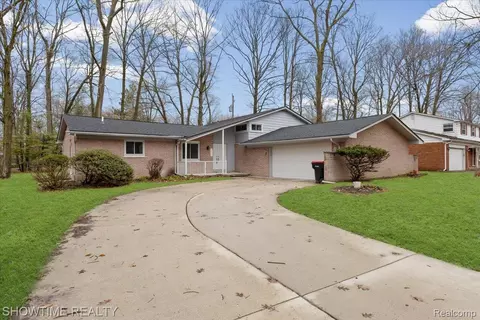 20204 Beechaven St, Southfield, MI 48076