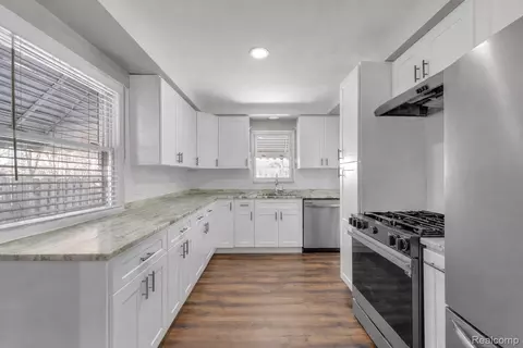 6725 Schaller Dr, Garden City, MI 48135