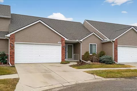 2089 W Ridge Dr, Davison, MI 48423