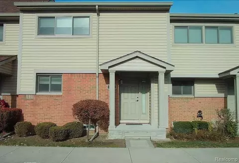 3733 Old Creek Rd, Troy, MI 48084