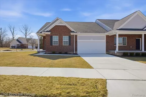 1470 Lincoln St, Lapeer, MI 48446