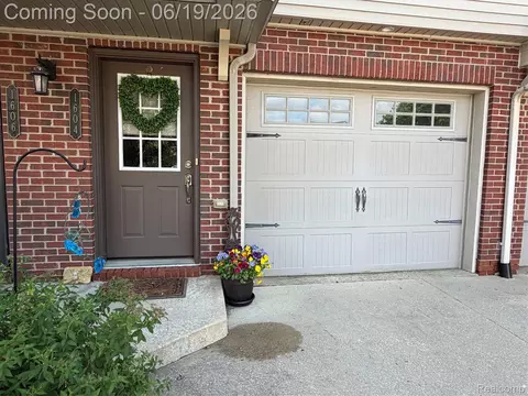 1604 Pinecroft Ln, Howell, MI 48855
