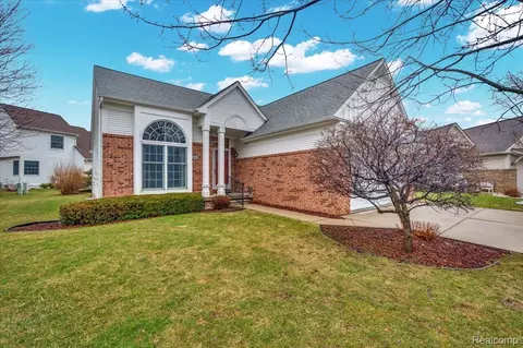 634 Eastway Cir, Lapeer, MI 48446
