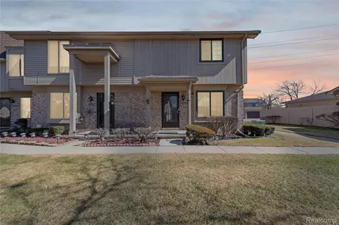 29417 Scarborough Dr, Warren, MI 48088