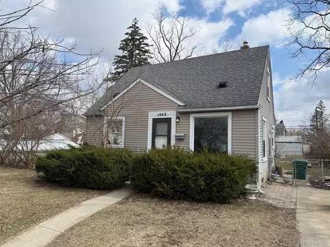 1642 Gilman St, Garden City, MI 48135