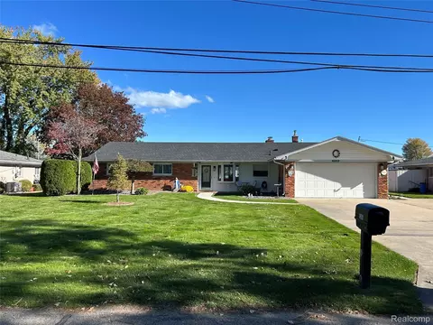 39520 Venetian Dr, Harrison, MI 48045