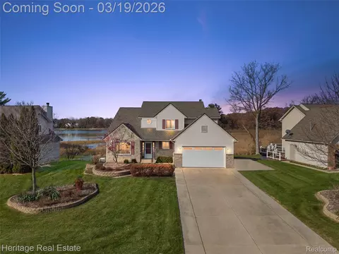 850 Glenmoor Dr, Oxford, MI 48371