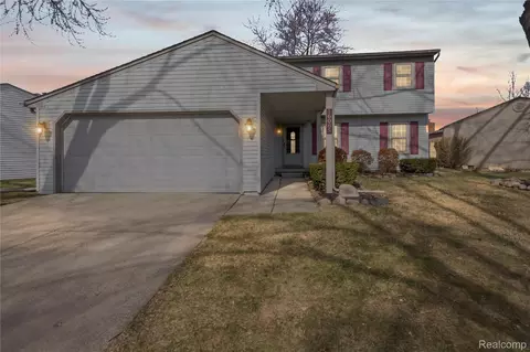 16065 Touraine Dr, Clinton Township, MI 48038