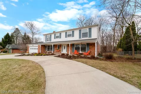 7118 Cathedral Dr, Bloomfield Hills, MI 48301