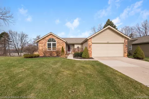 19493 Cardene Way, Northville, MI 48167